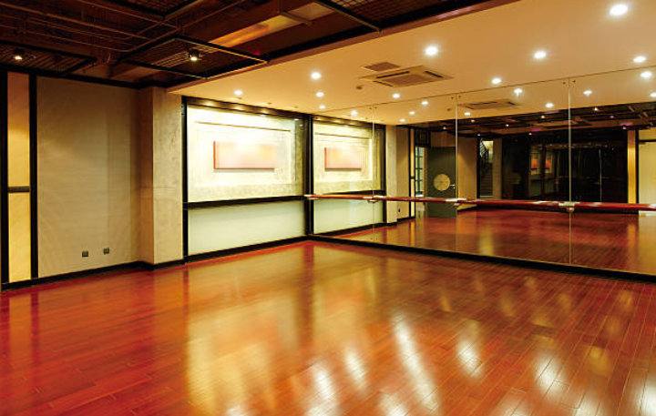 Transform Your Event Space with Stunning Reflective Dance Surfaces