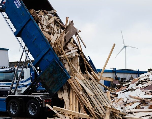 Smart Waste Management Solutions with the Right Wood Waste Container